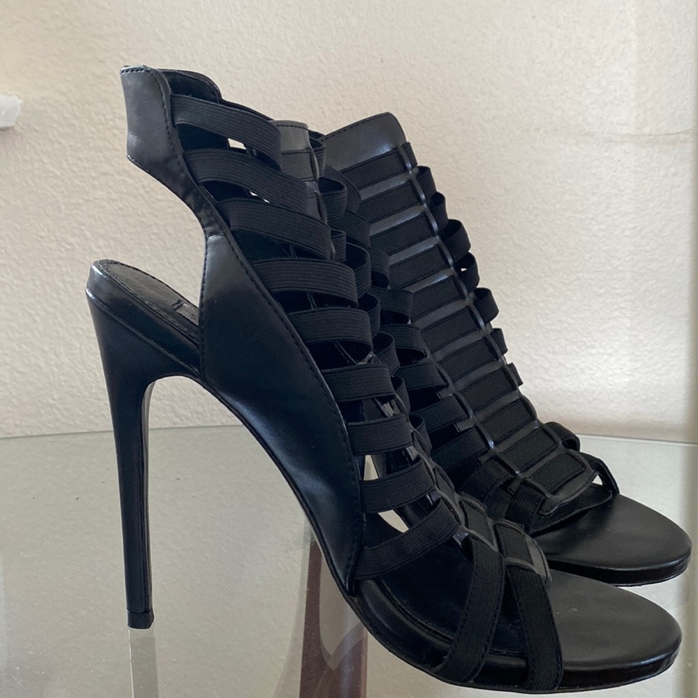 Steve Madden black elastic and leather heels size 7.5